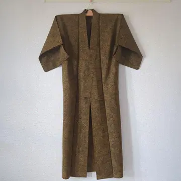 기모노 단의 브라운 계열 올 패턴