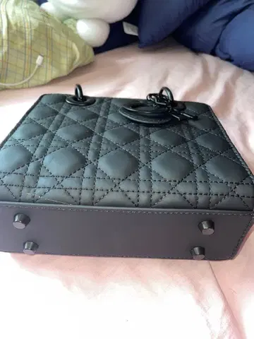 블랙 퀼팅 핸드백
