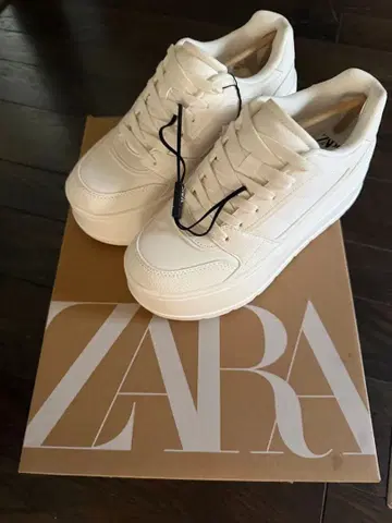 ZARA 플랫폼 스니커즈 화이트 35