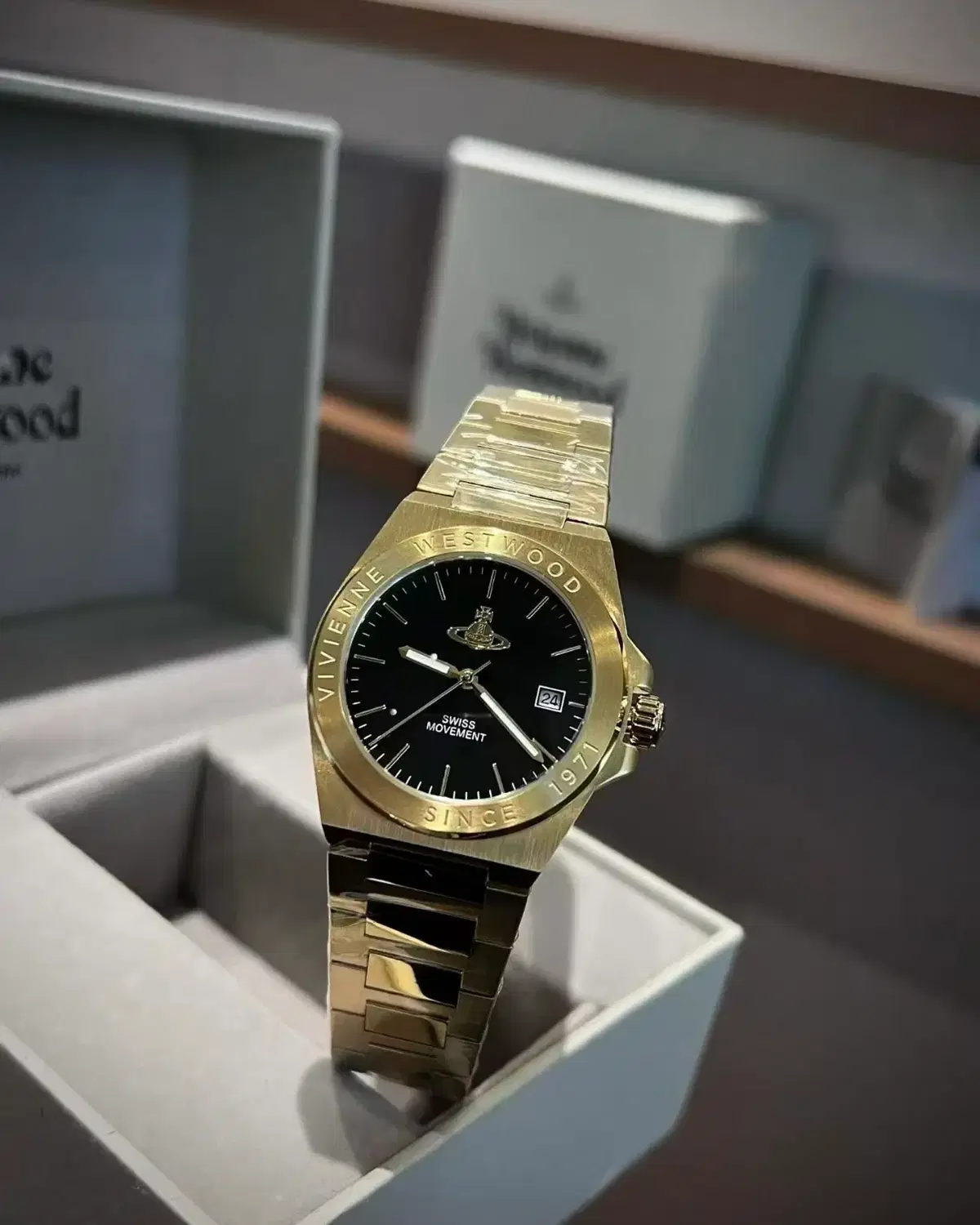 비비안웨스트우드 더 한웰 쿼츠 37mm 골드 블랙