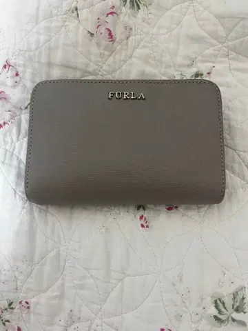 FURLA 지갑 한정 판매