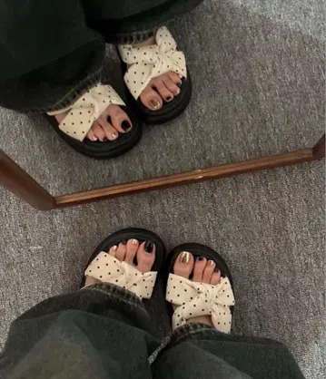 도트 무늬 리본 샌들 통굽