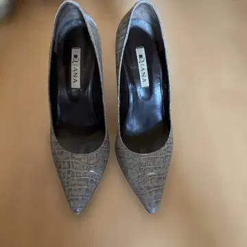 DIANA 펌프스 악어 엠보싱 베이지 계열 23cm