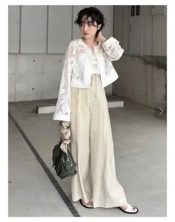 AMERI MEDI SLEEVE BELT TUCK PANTS 베이지 S