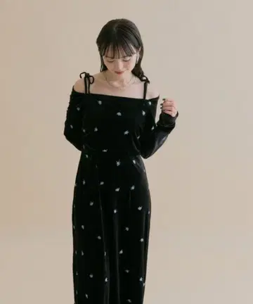 mystic 미스틱 모리카와 기획 꽃무늬 벨로아 원피스 사이즈 1 블랙