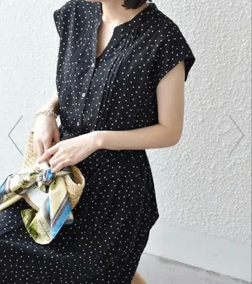 SHIPS WOMAN 도트 사이드 플리츠 프렌치 슬리브 원피스