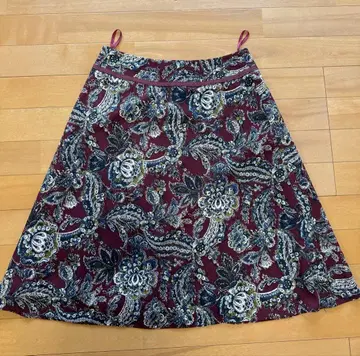 LAURA ASHLEY 페이즐리 무늬 플레어 스커트