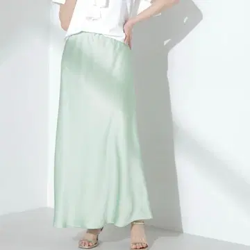 나노 유니버스 새틴 플레어 스커트