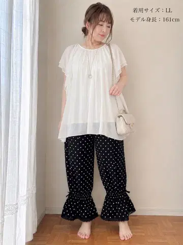 새상품 도트 무늬 프릴 팬츠 블랙 LL 시이페로