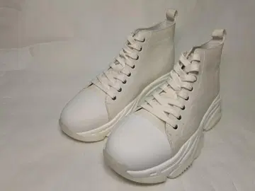볼륨 밑창 스니커즈 화이트