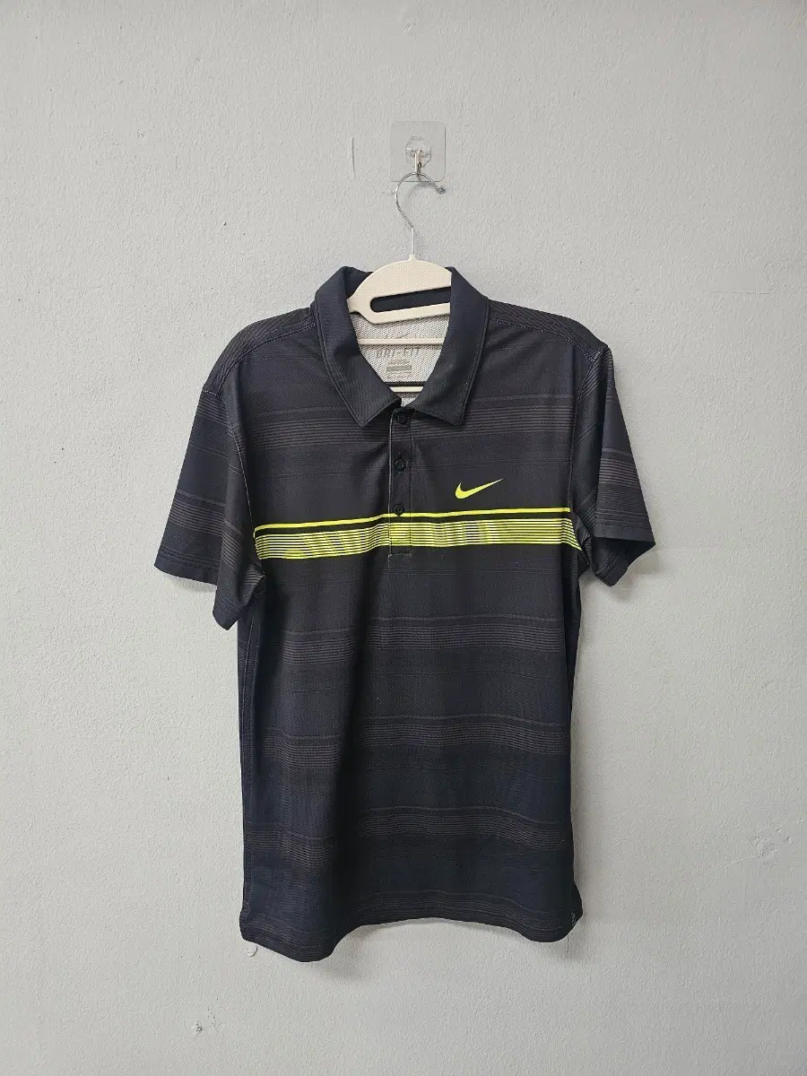 나이키 골프 반팔 티셔츠 검정 형광 줄무늬