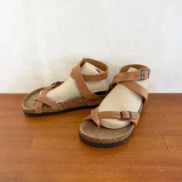 새상품급 버켄스탁 야라 23.0cm 브라운 가죽 495