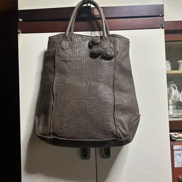 가죽 토트백 플라워 모티브 이탈리아제