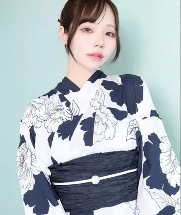 Dita 적막한 꽃의 옷