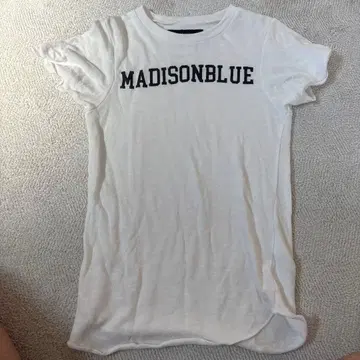 MADISONBLUE 티셔츠