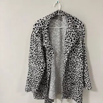 새상품급 [ free 사이즈 ] travelers collection 레오파드 무늬 재킷