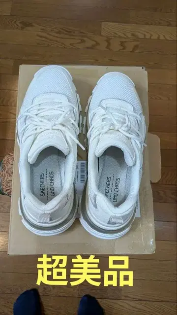 SKECHERS UNO CHAOS 화이트 스니커즈