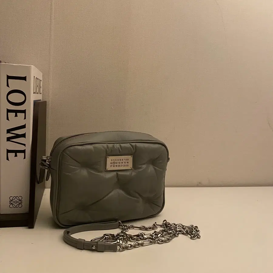 Maison Margiela / 메종 마르지엘라 그레이 글램슬램 체인 숄더백