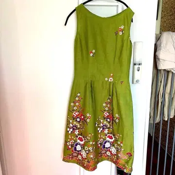 꽃무늬 자수 슬리브리스 무릎 기장 원피스 그린 SALE