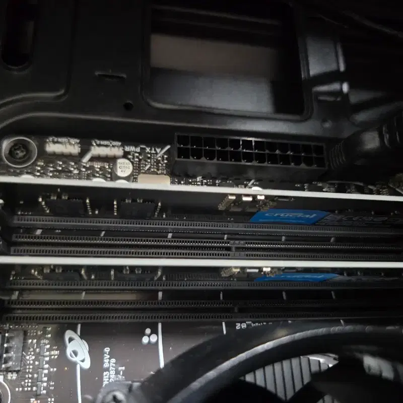 마이크론 Crucial DDR5-4800 CL40 8GB 2개 16GB 팝니다