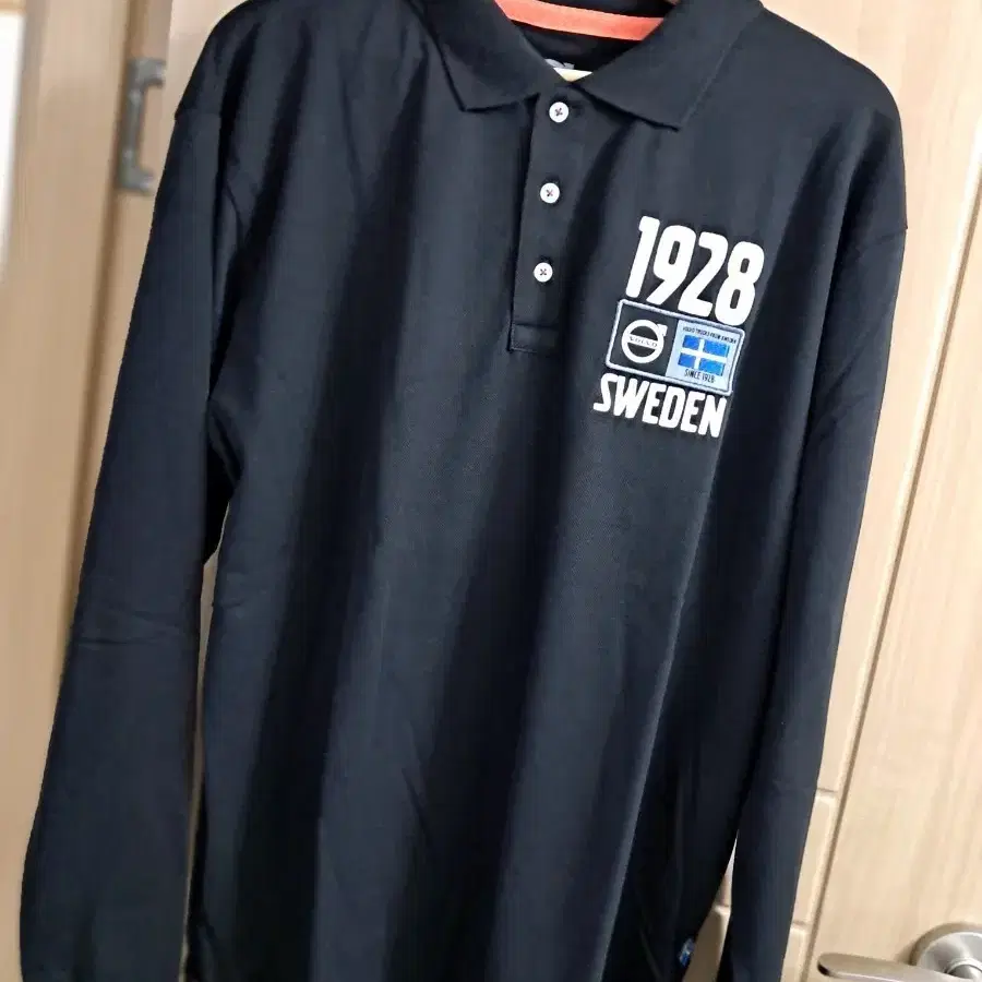 볼보 1928 스웨덴 긴팔 새상품카라티 블랙