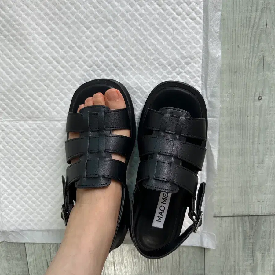 마크모크 샌들