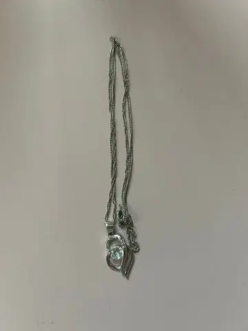 하트 모티브 목걸이 실버 컬러