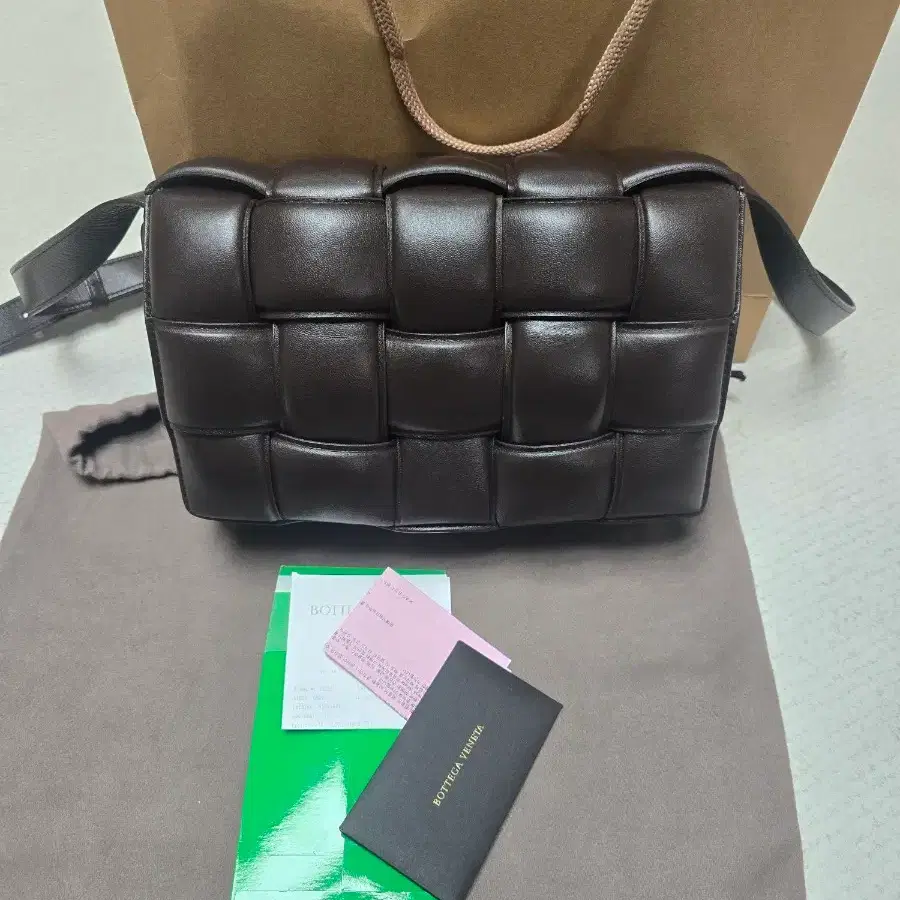 보테가베네타 카세트백 다크브라운
