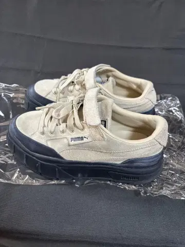 PUMA 통굽 스니커즈 388651-02 24cm
