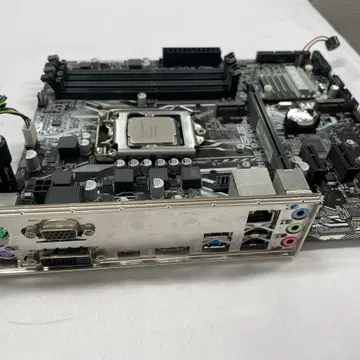 ASUS PRIME B250M-Aとi7-7700と4GBメモリ ASUS PRIME B250M-Aとi7-7700