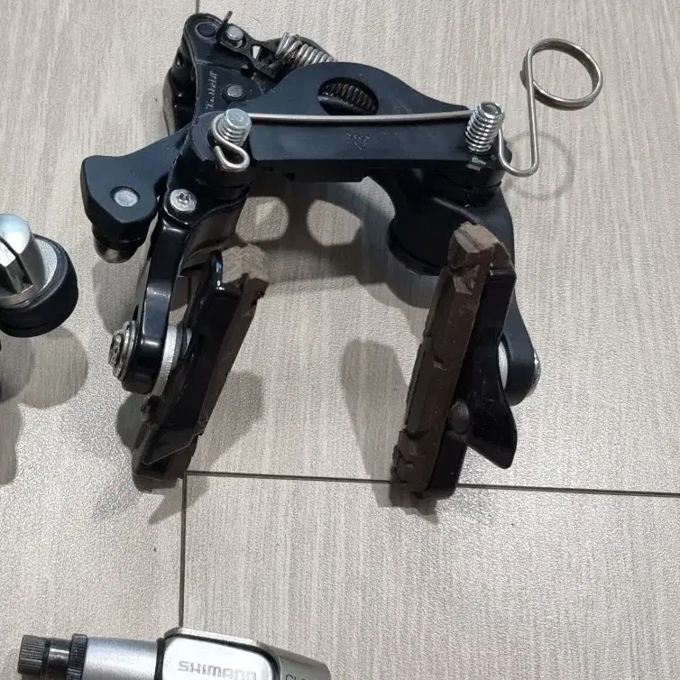 시마노 울테그라 BR-RS811-R 브레이크