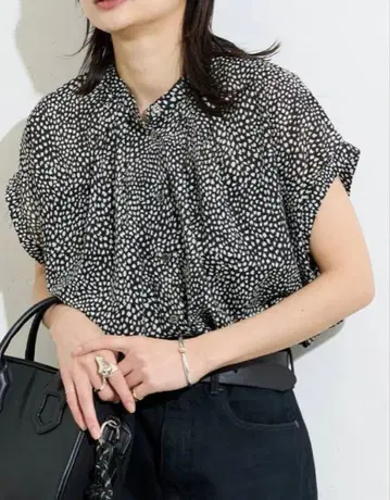 저널 스탠다드 80 로우 턱 볼륨 셔츠