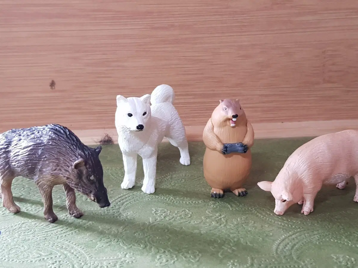 동물 피규어 4종 세트 (멧돼지, 시바견, 비버, 돼지)
