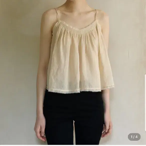 케리에르 린넨 플리츠 슬리브리스 탑 구해요