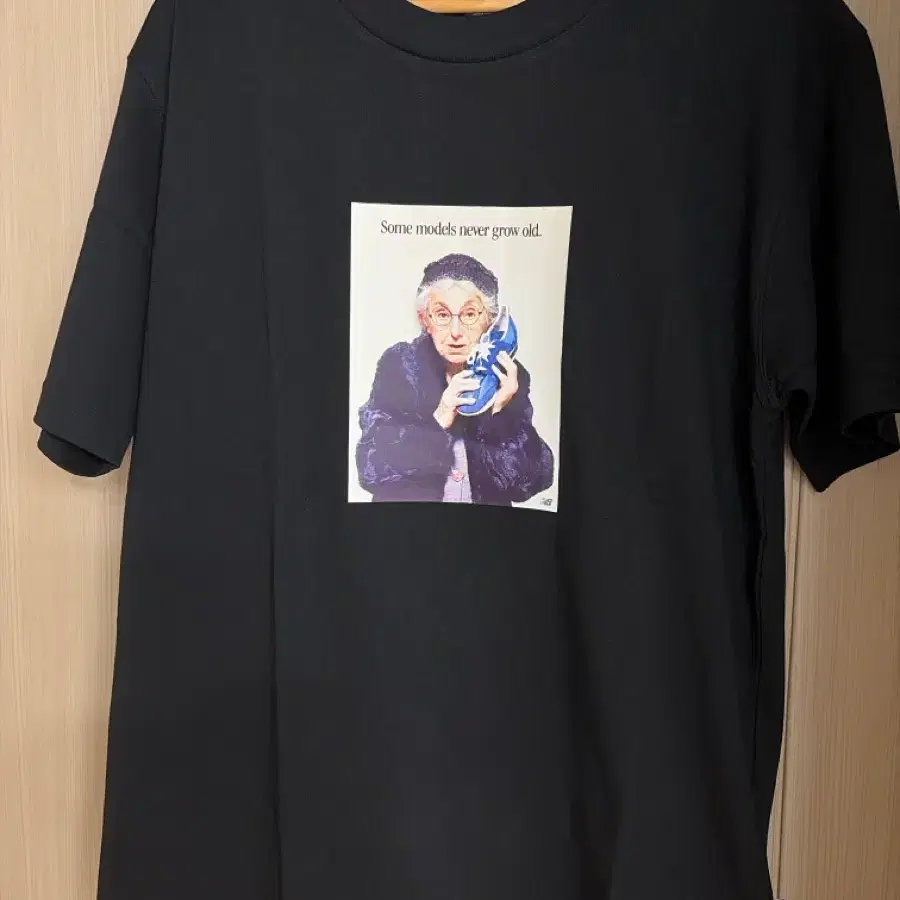 뉴발란스 블랙,화이트 그래픽 반팔 티셔츠 XL