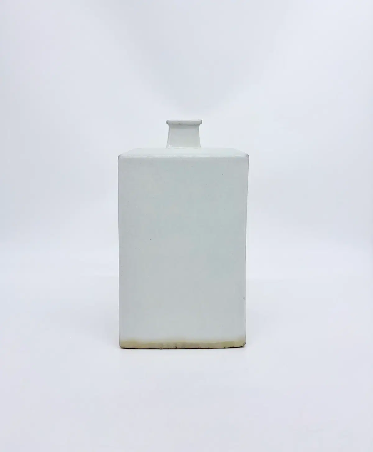 백자 사각 병