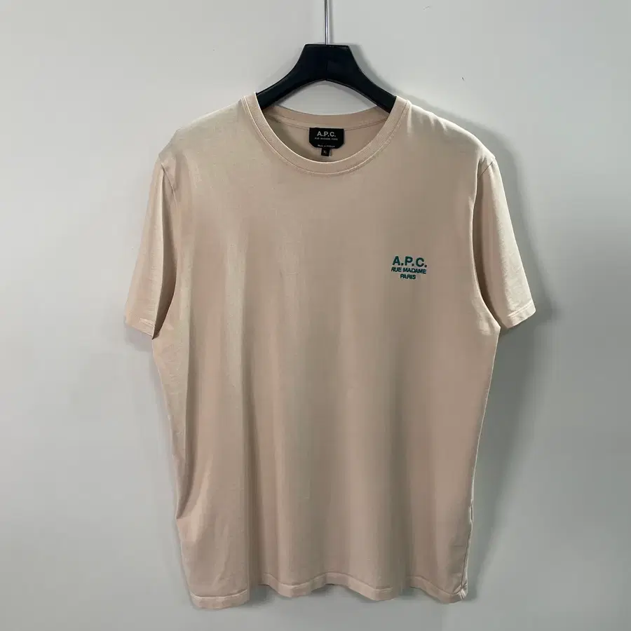 APC 아페쎄 루 마담 아이보리 반팔티 (on.1399)
