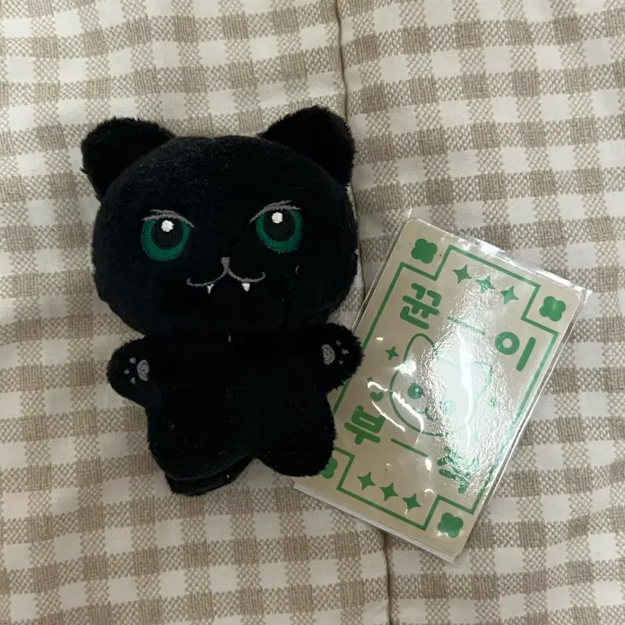온앤오프 민균 인형 뀬밤이