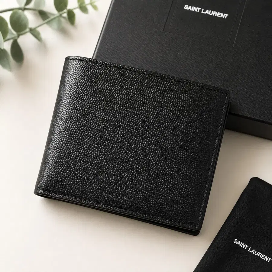 생로랑(SAINT LAURENT) 캐비어 가죽 반지갑입니다.생로랑(SAINT LAURENT) 캐비어 가죽 반지갑입니다.