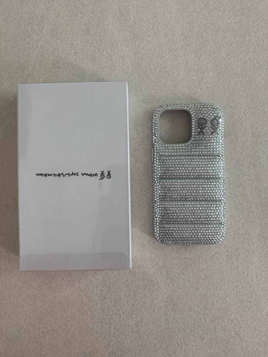 어반소피케이션 실버큐빅 iphone15pro max