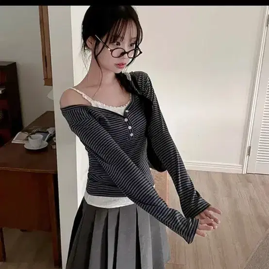 스트라이프 긴팔 오프숄더