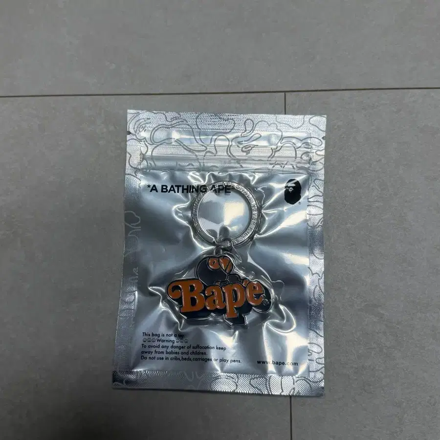 베이프 마일로 온 베이프 메탈 키체인 멀티 판매합니다