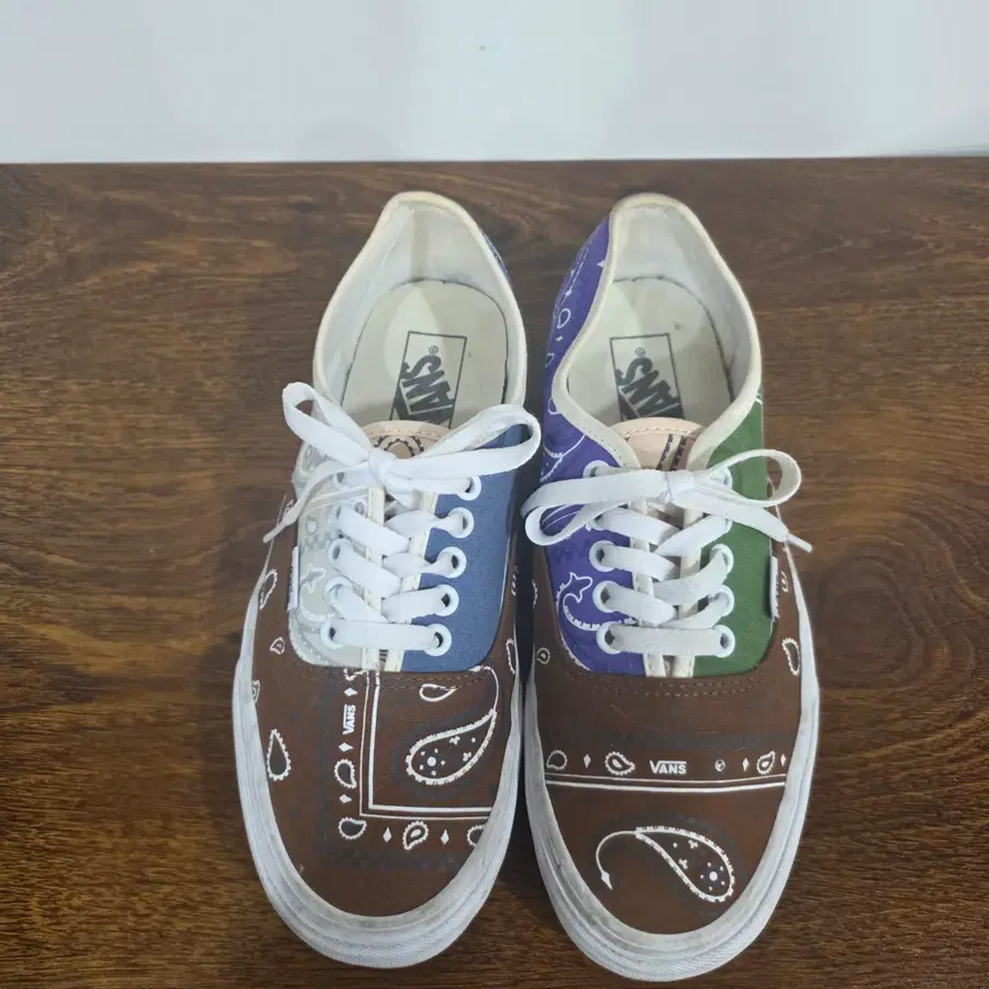 반스 어센틱 피스 페이즐리 255사이즈