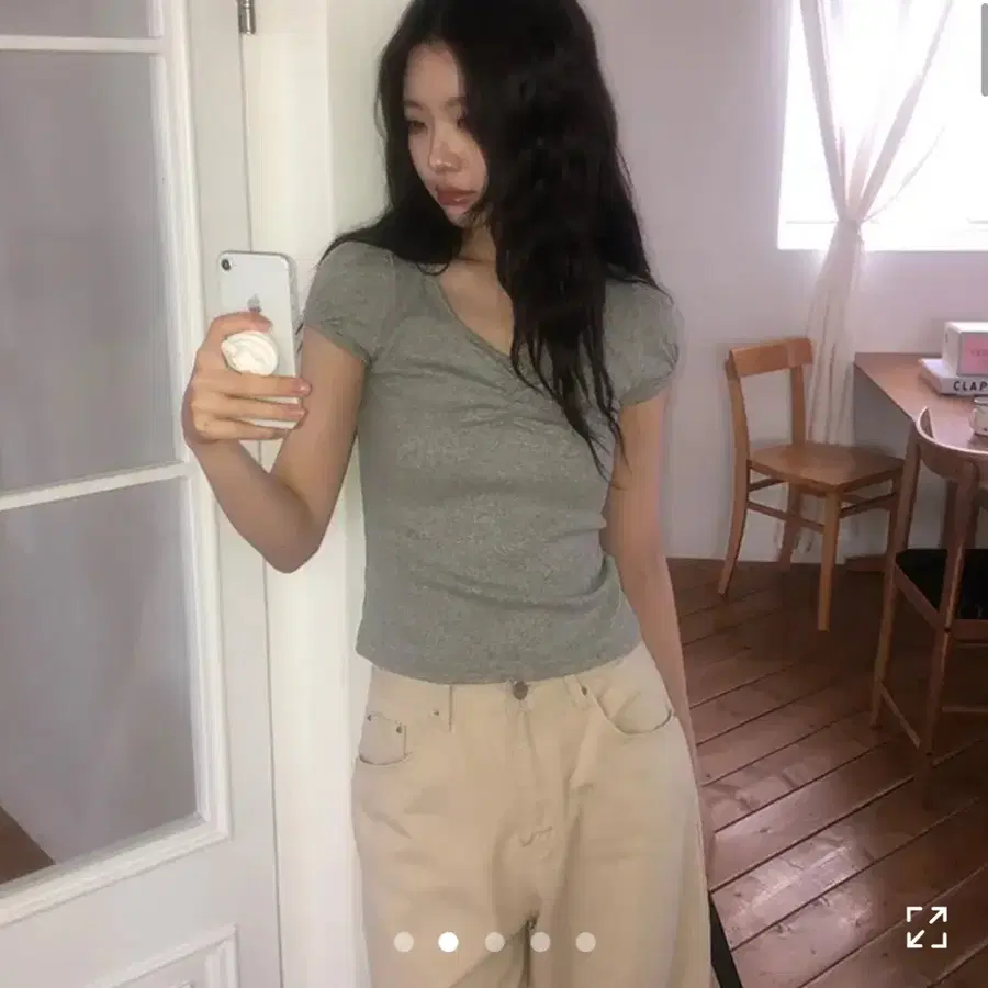 니어웨어 언유즈얼리 리제 퍼프 반팔티 블랙