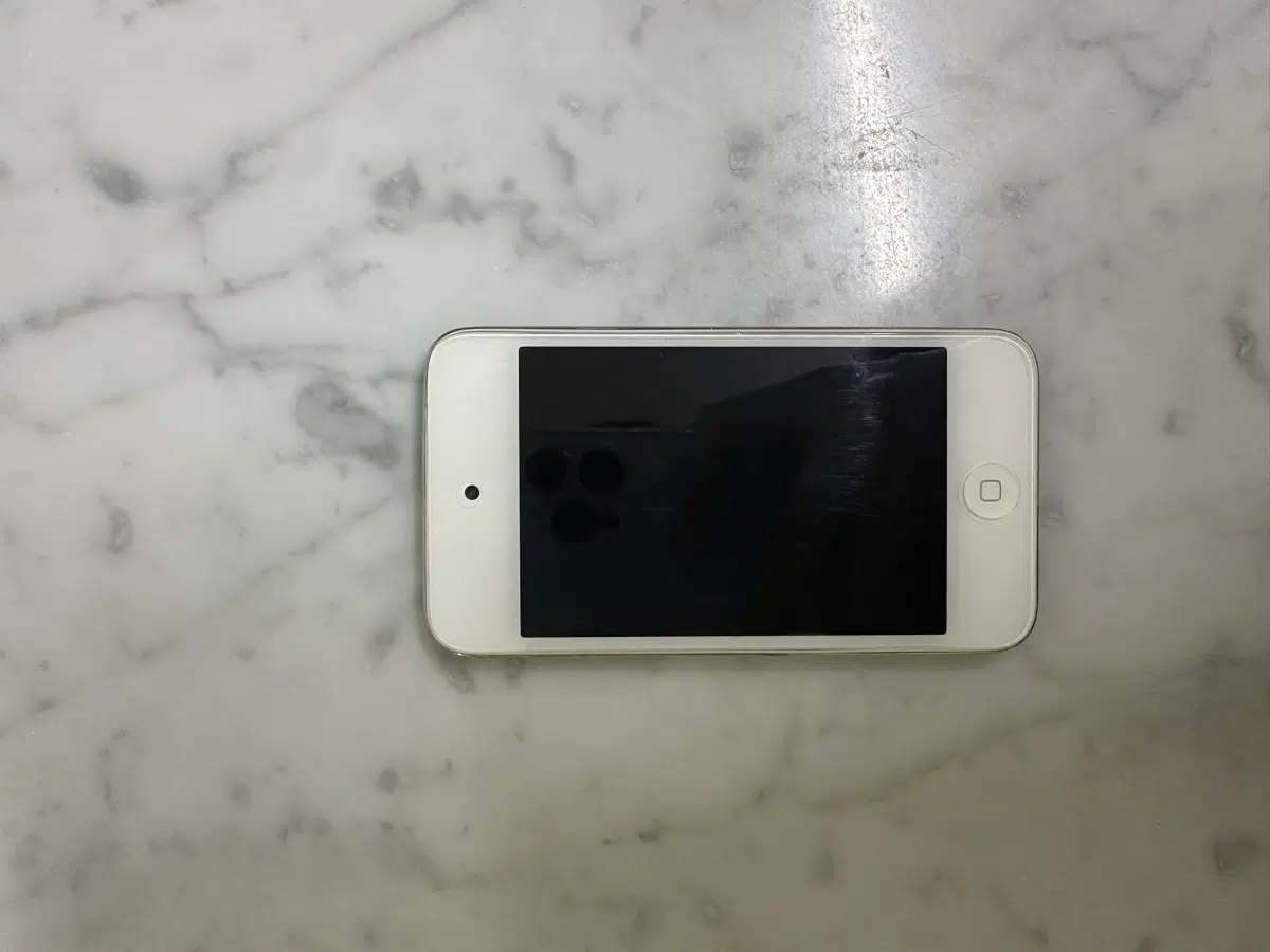 [중고] iPod APPLE 8GB MP3 아이팟터치4세대 A1367_본체만 USB케이블없음