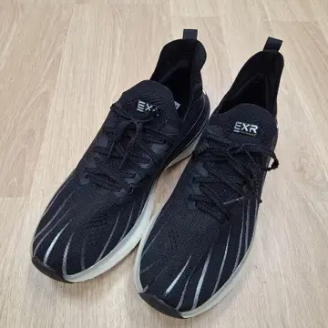 EXRハイパー ライダー ブラックランニングシューズ（270size）