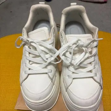 ZARA 통굽 스니커즈 화이트