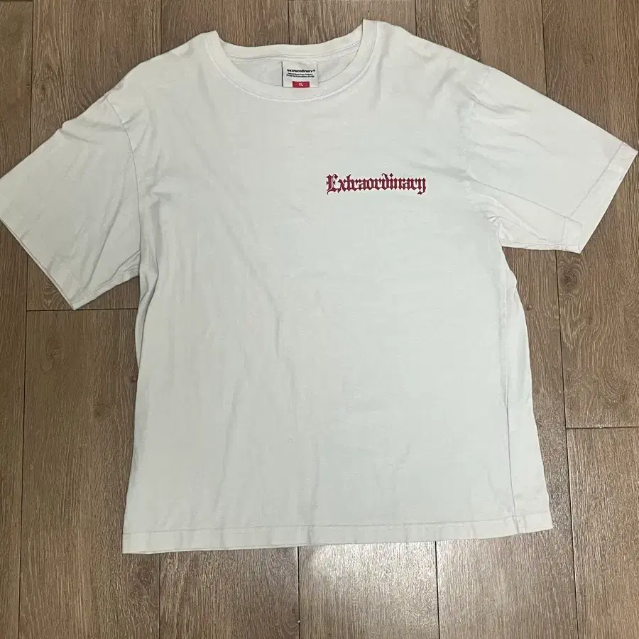 엑스트라오디너리 BLACK LETTER LOGO TEE OFF WHITE 반팔 티셔츠 XL