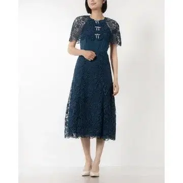 셀프 포트레이트 케이프풍 레이스 디자인 드레스 원피스