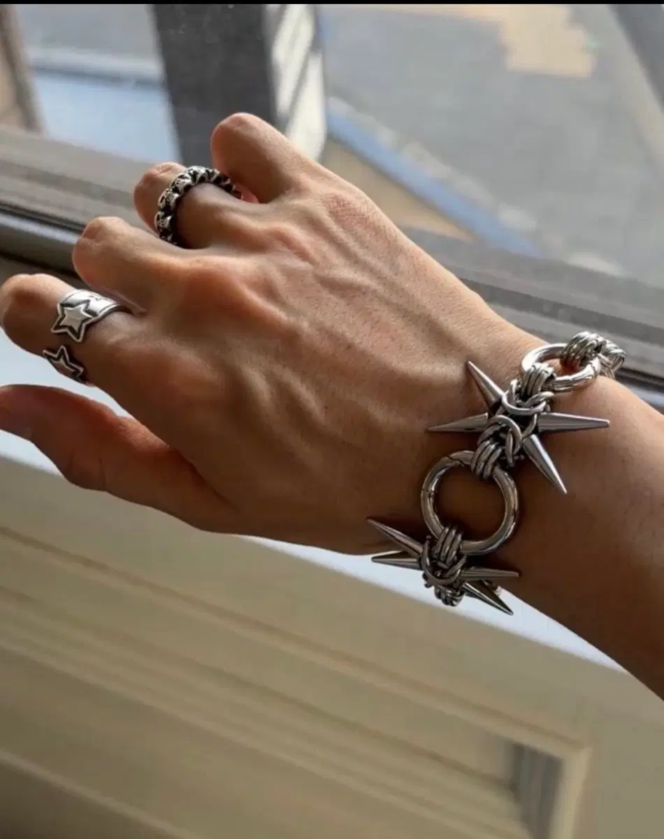 SPIKED CHAIN BRACELET & SNEAKERS CHARM